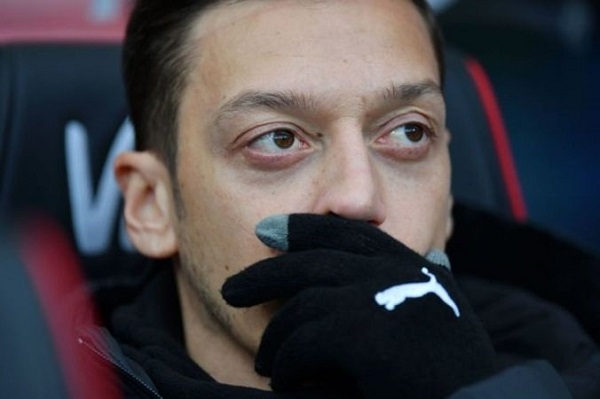 Đâu là lý do Ozil bị gạt bỏ khỏi đội hình tại Arsenal