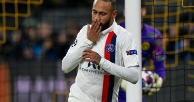 Neymar công khai chỉ trích PSG sau thất bại trước Dortmund