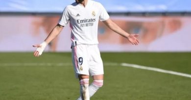 Chuyển nhượng tối 16/3: Benzema muốn gia hạn hợp đồng cùng Real Madrid