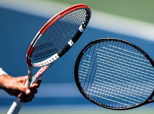 Cách chọn vợt tennis phù hợp với thể lực cho người mới