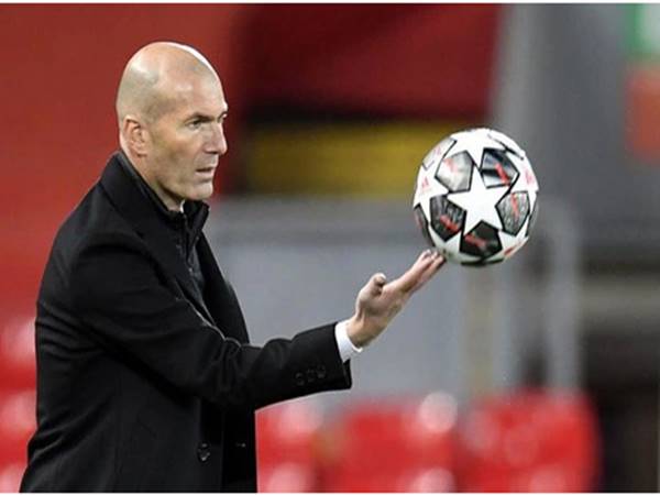 Tiền đạo Zinedine Zidane