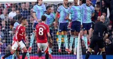 MU hòa Arsenal 1-1: Cú đá phạt đặc biệt 