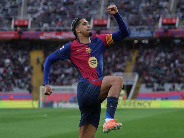 Barcelona và bài toán với Ronald Araujo
