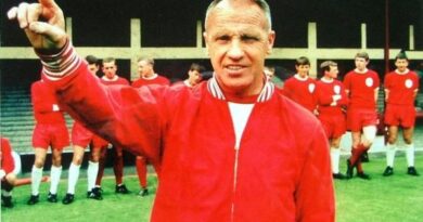 Ai là huấn luyện viên Liverpool giàu thành tích nhất?