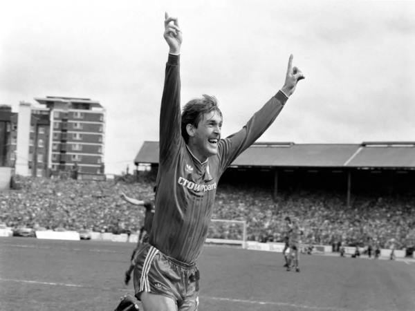Huấn luyện viên Kenny Dalglish